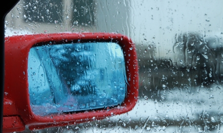 Как сделать, чтобы автомобильное зеркало не запотевало даже в дождь (ЛАЙФХАК)