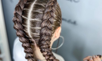 Плетем французскую косу: простой способ сделать себе прическу (ВИДЕО)