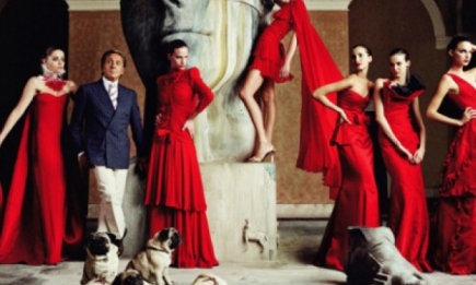 Валентино откроет выставку платьев в Лондоне. Фото