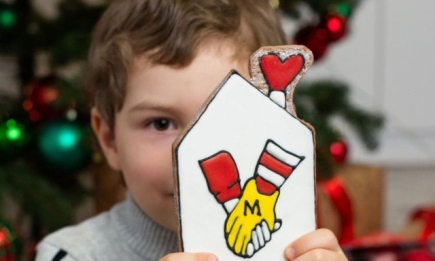 "В доброте — не наедине": благотворительные фонды создали лоты от звезд, чтобы дети и родители были вместе на новогодние праздники