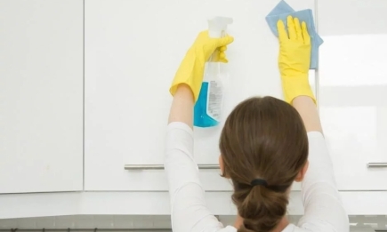Більше ніякого жиру на кухонних шафках: ТОП-10 порад для господинь, які дбають про чистоту в домі