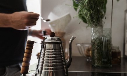 Чайник как новый, а денег тратить не надо: 5 лайфхаков для удаления накипи