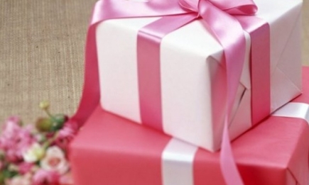 Что подарить подруге на 8 марта: прикольные идеи подарка на женский праздник
