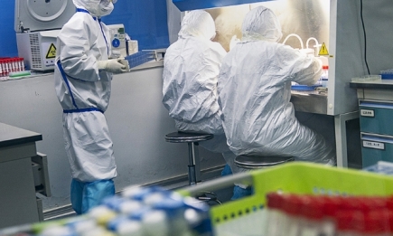 Британские ученые начинают тестировать вакцину от коронавируса, изготовленную в Оксфордском университете