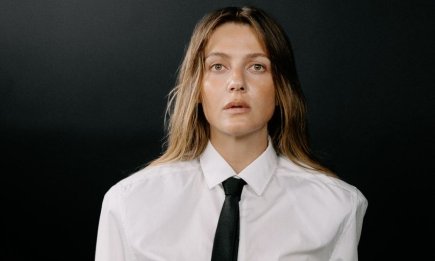 KOLA презентувала новий трек "Запитай" — пісню про темні балкони, світлі світанки та вибір жити сьогодні (ВІДЕО)