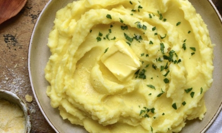 Не потемнеет и не засохнет: как приготовить картофельное пюре, которое останется вкусным надолго