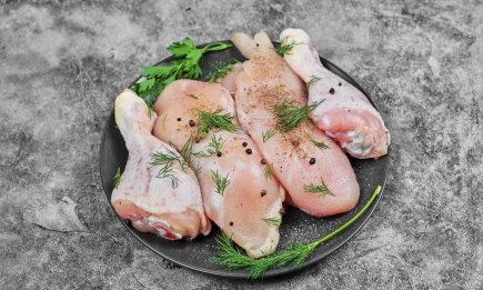 Большинство зря переплачивает: какая часть курицы на самом деле самая полезная и выгодная