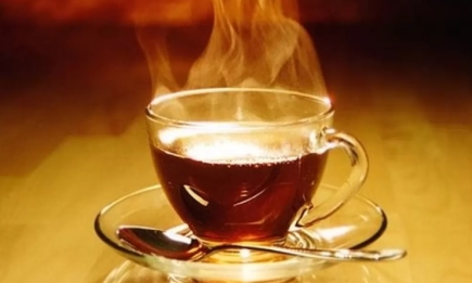 Не разбавляйте: три лайфхака, которые помогут быстро охладить чай