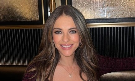 60-летняя Элизабет Херли назвала простое правило, помогающее ей оставаться молодой