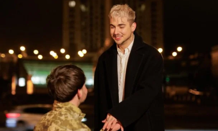 Я сказав "так": MELOVIN заручився з військовим та замилував Мережу (ФОТО)