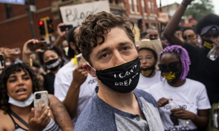 "Иди домой, Джейкоб": протестующие отправили мэра Миннеаполиса отдыхать за отказ упразднить полицию (ВИДЕО)