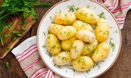 Нож уничтожит вкус молодого картофеля: как на самом деле его чистить, чтобы получить фантастический гарнир