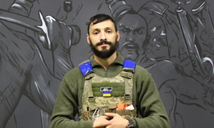 Скандальный ТикТок-инструктор Али Шехайтли спутал "сво" с войной, за что получил на орехи от украинцев