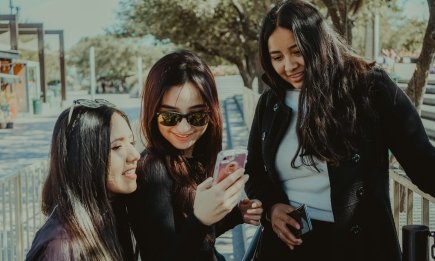 9 признаков фальшивых друзей: психолог объяснила, как распознать токсические отношения