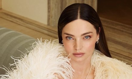 Яка красуня! Міранда Керр похвалилася неймовірними ногами в оксамитовій мінісукні (ФОТО)