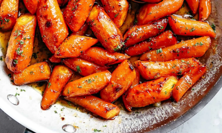 Такой вкусной моркови вы еще не пробовали: добавьте всего два ингредиента, чтобы превратить ее в полноценное блюдо