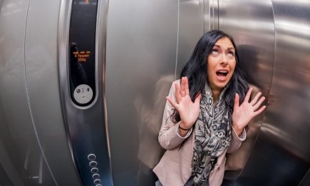 Свет исчез, лифт остановился: что делать, чтобы не навредить себе