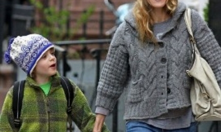 Сара Джессика Паркер на прогулке с сыном. ФОТО