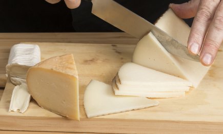 Гаманець подякує за економію: зробіть це з сиром — і він більше не зіпсується