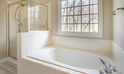 Відмиється навіть найстаріша жовтизна: як "оживити" акрилову ванну за копійки