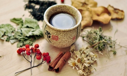 Как приготовить полезный травяной чай: 3 ароматных напитка