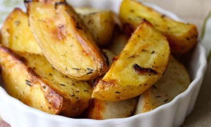 Таку картоплю можна і на святковий стіл: чудовий гарнір з найпростіших продуктів (РЕЦЕПТ)