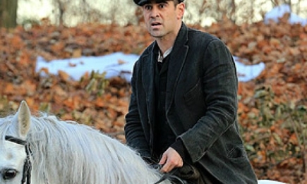 Колин Фаррелл в роли принца на белом коне. Фото