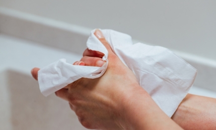 Використовуй та заощаджуй: як правильно користуватися паперовими рушниками