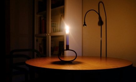 Речі, якими варто запастися на зиму на випадок відключення світла та відсутності опалення