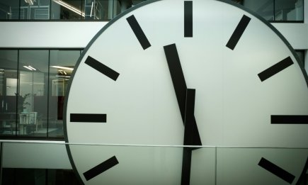 Перевод часов в 2026 году: когда Украина переходит на летнее время и почему это важно