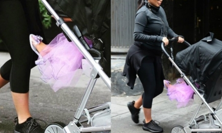 С двух лет на каблуках: Ким Кардашьян учит дочь носить взрослую обувь