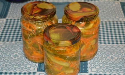 Лучшая закуска на зиму: рецепт суперпростого и очень вкусного салата "Огурцы с морковью по-корейски"