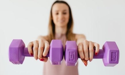 Сжигают жир втрое быстрее: 8 простых упражнений, которые намного эффективнее скучного бега