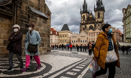 Маски носить не обязательно: в Чехии продлили карантин, но смягчили условия