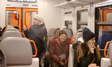 "Укрзалізниця" шокує: пасажир-чоловік важливіший за жінок? У Львові набирає обертів скандал із провідником-сексистом