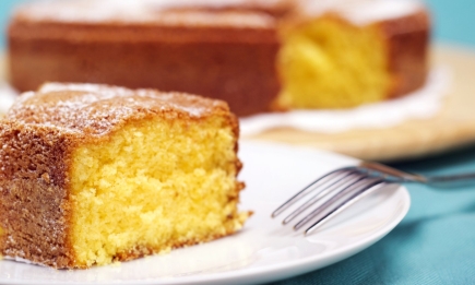 Без ваги, міксера та мороки: надзвичайно простий рецепт пирога "Три ложки"