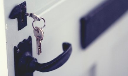 Чому не варто залишати ключ у замку на ніч: помилка, яка може дорого коштувати
