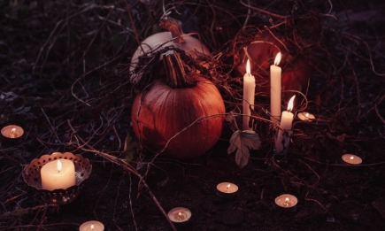 Защитят от злых духов и принесут удачу: какие магические ритуалы и обряды можно провести на Хэллоуин
