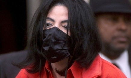 Телохранитель Майкла Джексона рассказал, зачем он носил маску и клеил пластырь на нос
