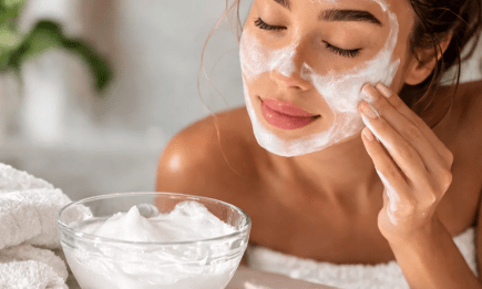 Простіше нікуди: рецепт маски з одного інгредієнта, яка підтягує шкіру та "стирає" зморшки