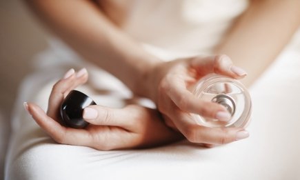 Перестаньте так робити: ця звичка нанесення парфуму вдвічі скорочує стійкість аромату!