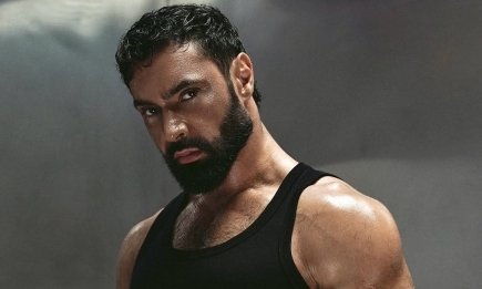 Специально к зимним праздникам: Виталий Козловский удивил фанатов обновленным хитом "Загадай"