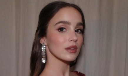 Дружина Кріса Еванса доводить, що блискучі рум'яна — новий тренд макіяжу у 2026 році (ФОТО)