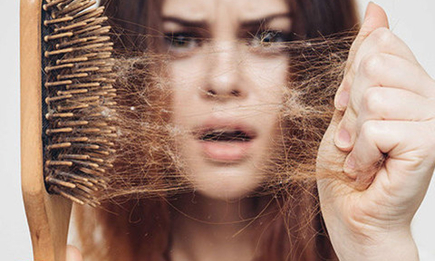 Алопеція у жінок: причини та способи запобігти втраті волосся