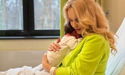 Лилия Ребрик поделилась кадрами с новорожденной дочерью прямо из родильного дома (ФОТО)