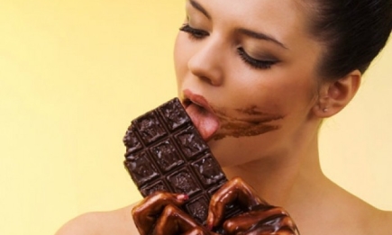 Женщины готовы пожертвовать сексом ради шоколада