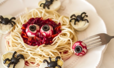 Под страхом голода: блюда на Хэллоуин, оформленные в стиле праздника