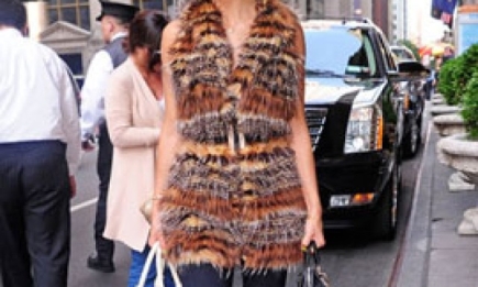 Модные меховые жилеты осени-2011 на знаменитостях