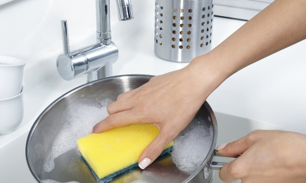 От столетнего нагара и жира не останется и следа: чистим сковороду дома за сущие копейки
