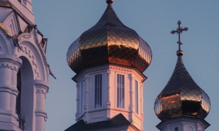 Как правильно здороваться в церкви: ответ священника (ВИДЕО)